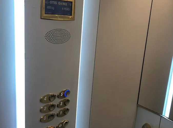 Konukevi Colosseo Roma